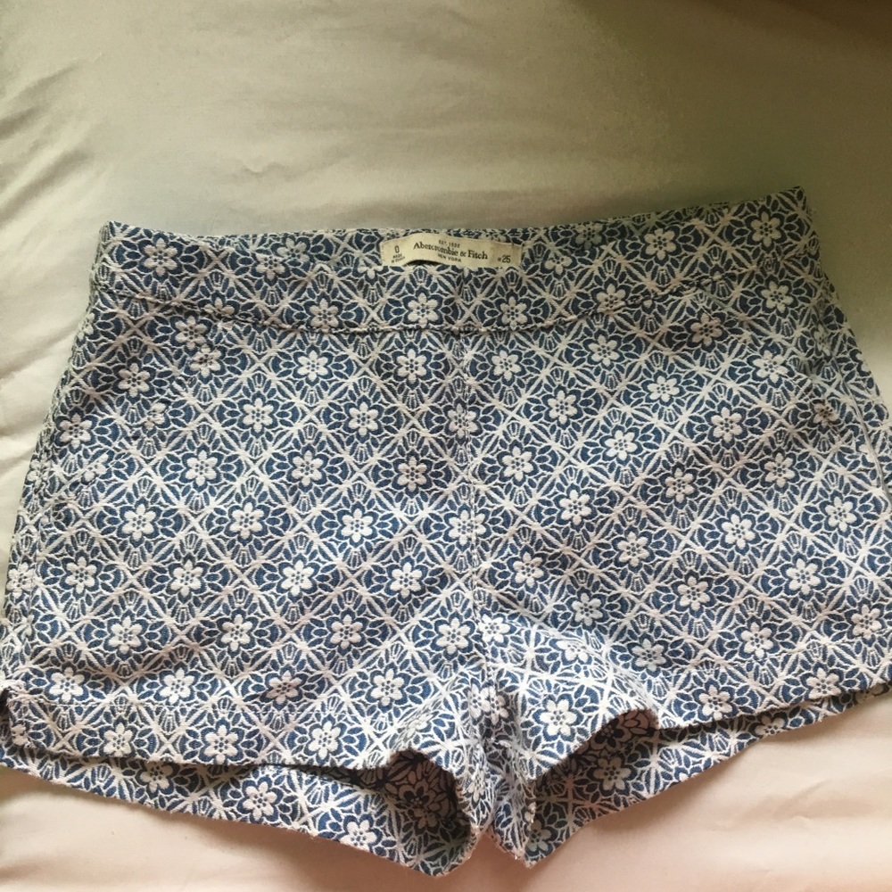 Super cute A&F Printed shorts!